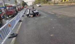 南宁非动车道爆料事件视频,惊现违规停车，引发网友热议